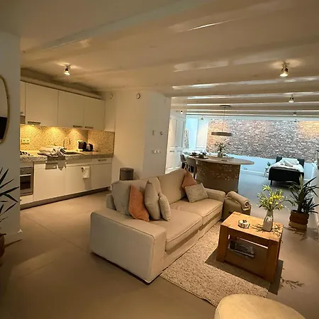 Appartement Elegant Canal-side In Heart Of