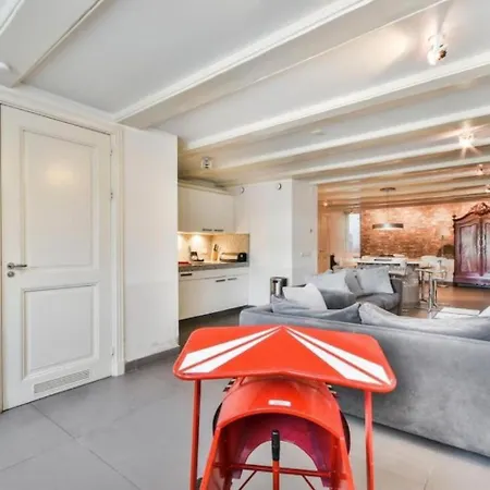 Elegant Canal-side In Heart Of * Amsterdam