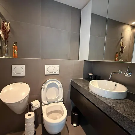 Apartament Elegant Canal-side In Heart Of Amsterdam