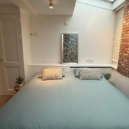 Elegant Canal-side In Heart Of Apartament *