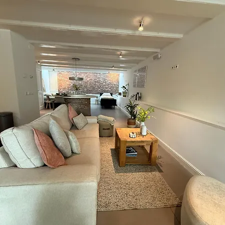 Elegant Canal-side In Heart Of アパート