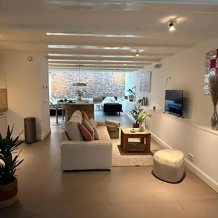 Apartment Elegant Canal-side In Heart Of