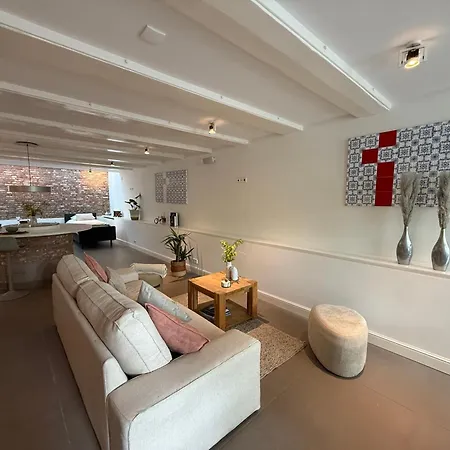 Apartment Elegant Canal-side In Heart Of *