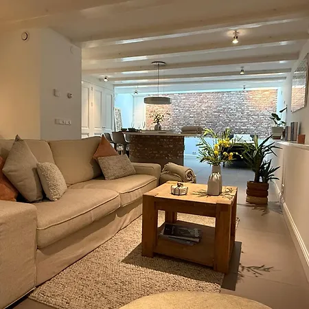 Elegant Canal-side In Heart Of Apartment Amsterdam