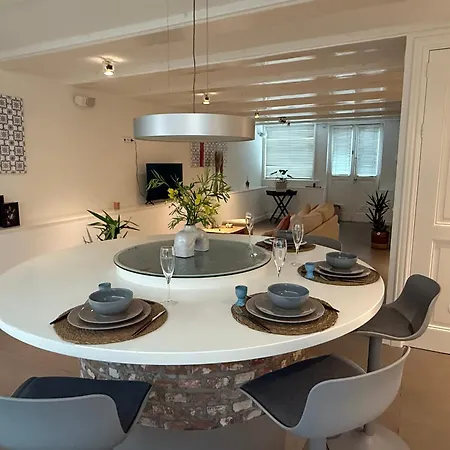 Elegant Canal-side In Heart Of